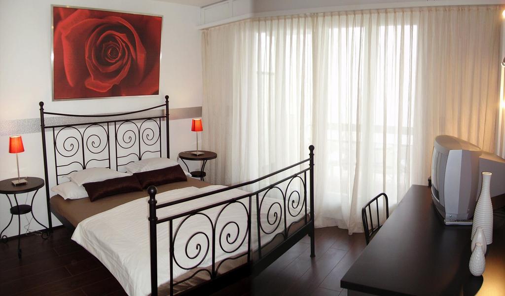 Hotel Garni Battello Melide Bagian luar foto